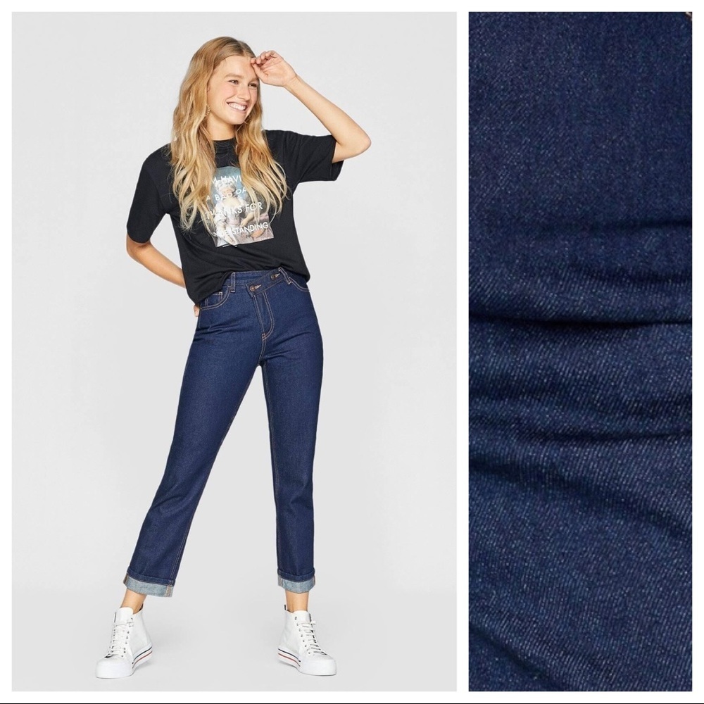 NWT. Stradivarius Dark Blue High Waist Asymmetric Buttons Closure Jeans. Size 6.